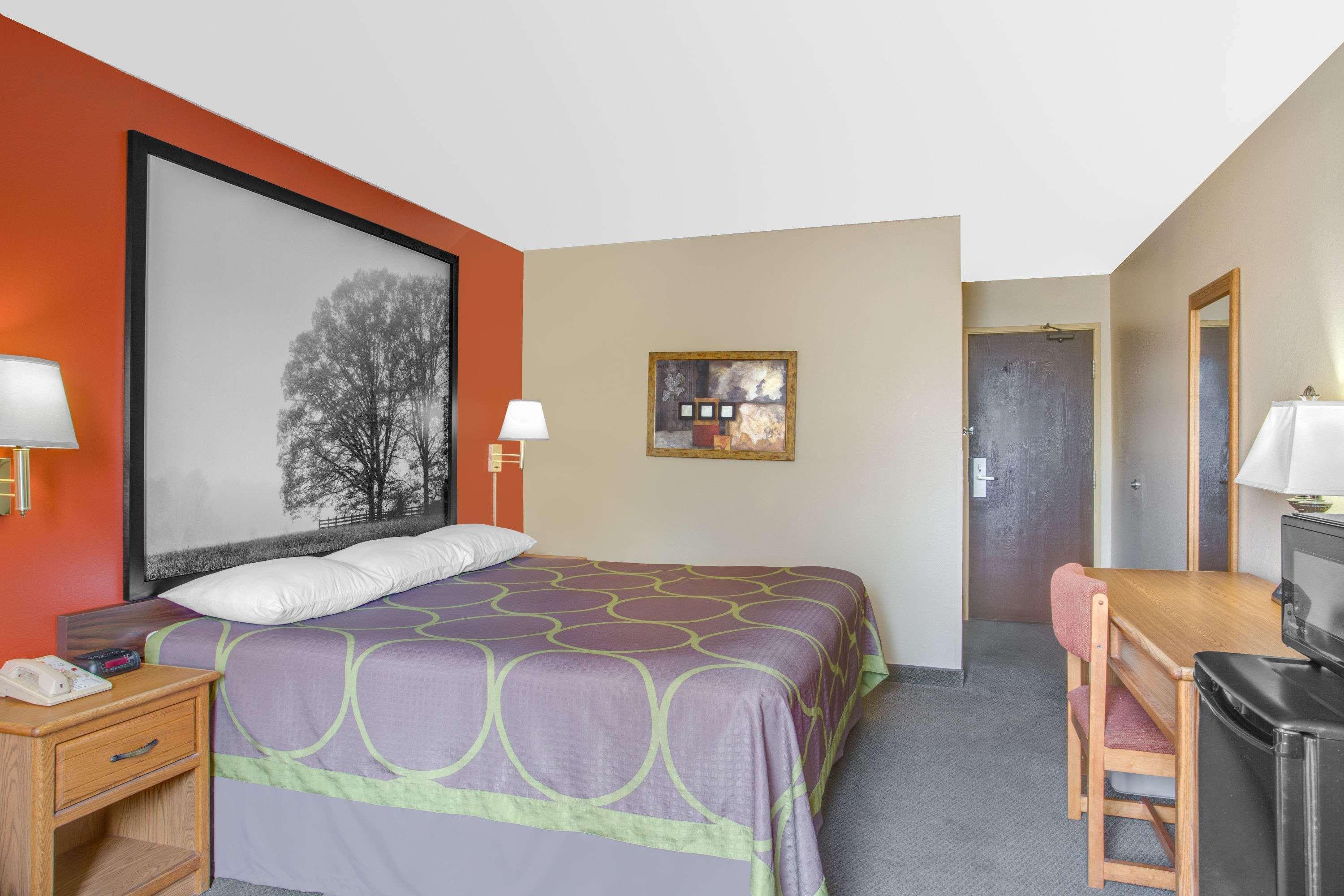 Super 8 By Wyndham Christiansburg/Blacksburg Area Exterior photo