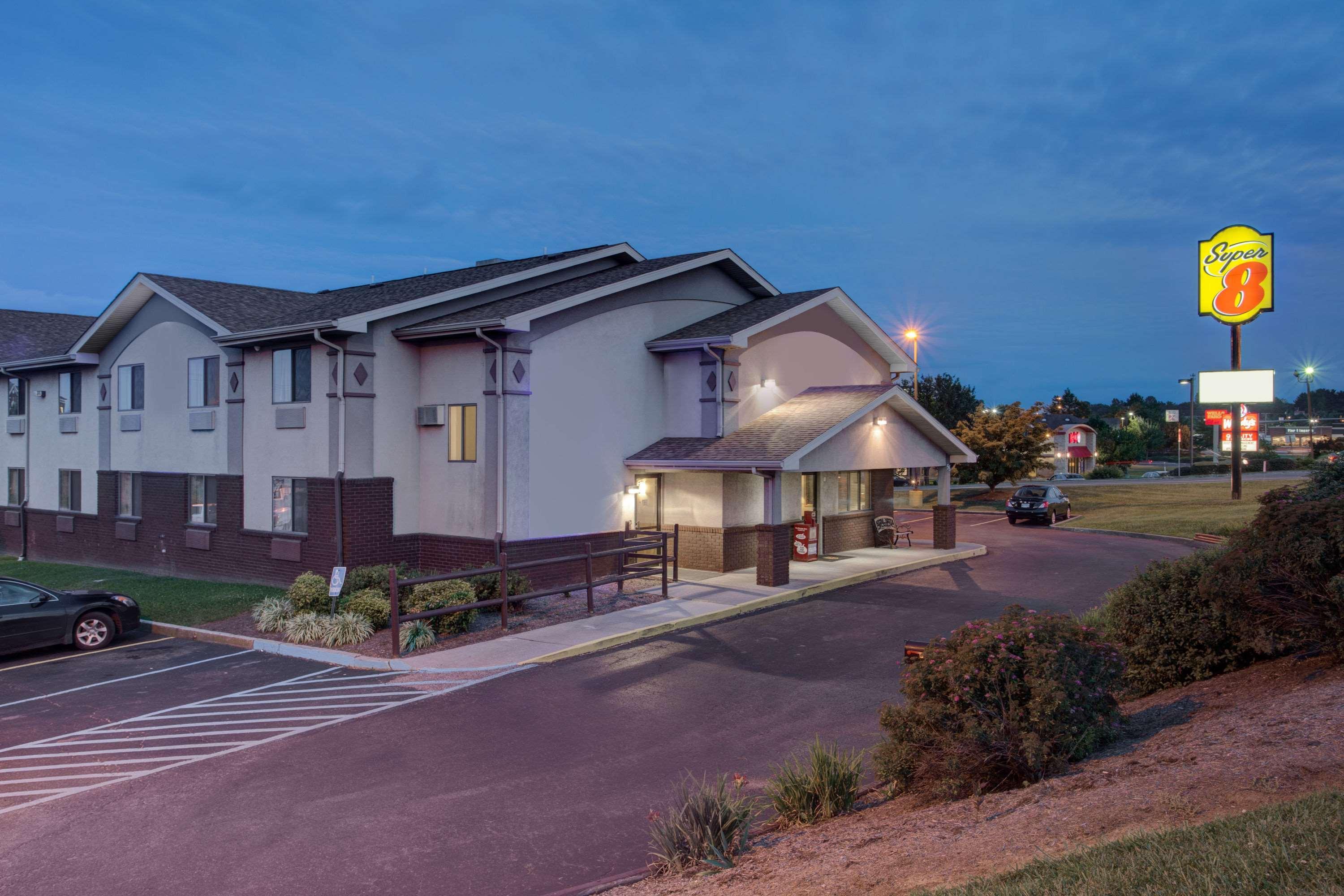 Super 8 By Wyndham Christiansburg/Blacksburg Area Exterior photo
