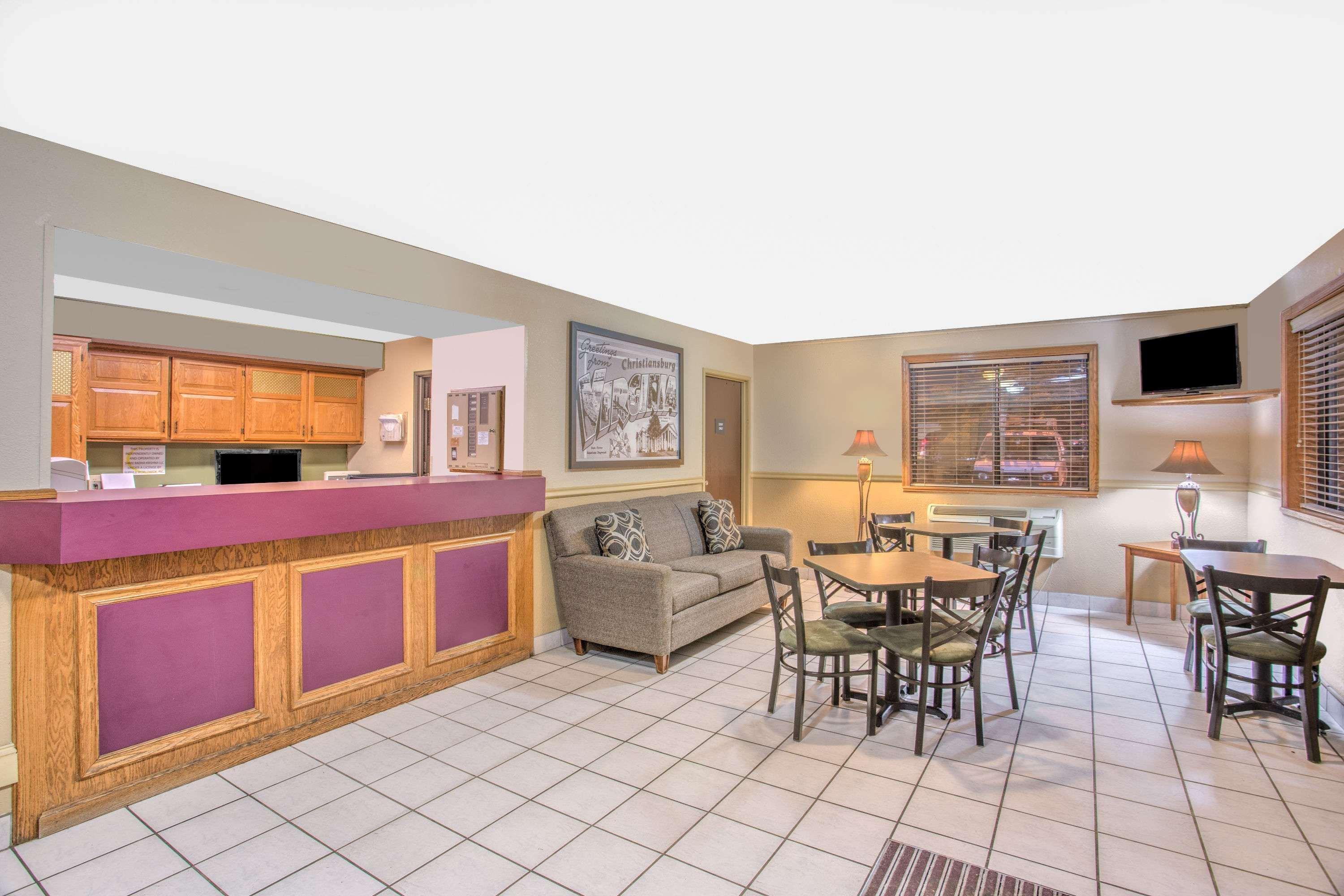 Super 8 By Wyndham Christiansburg/Blacksburg Area Exterior photo