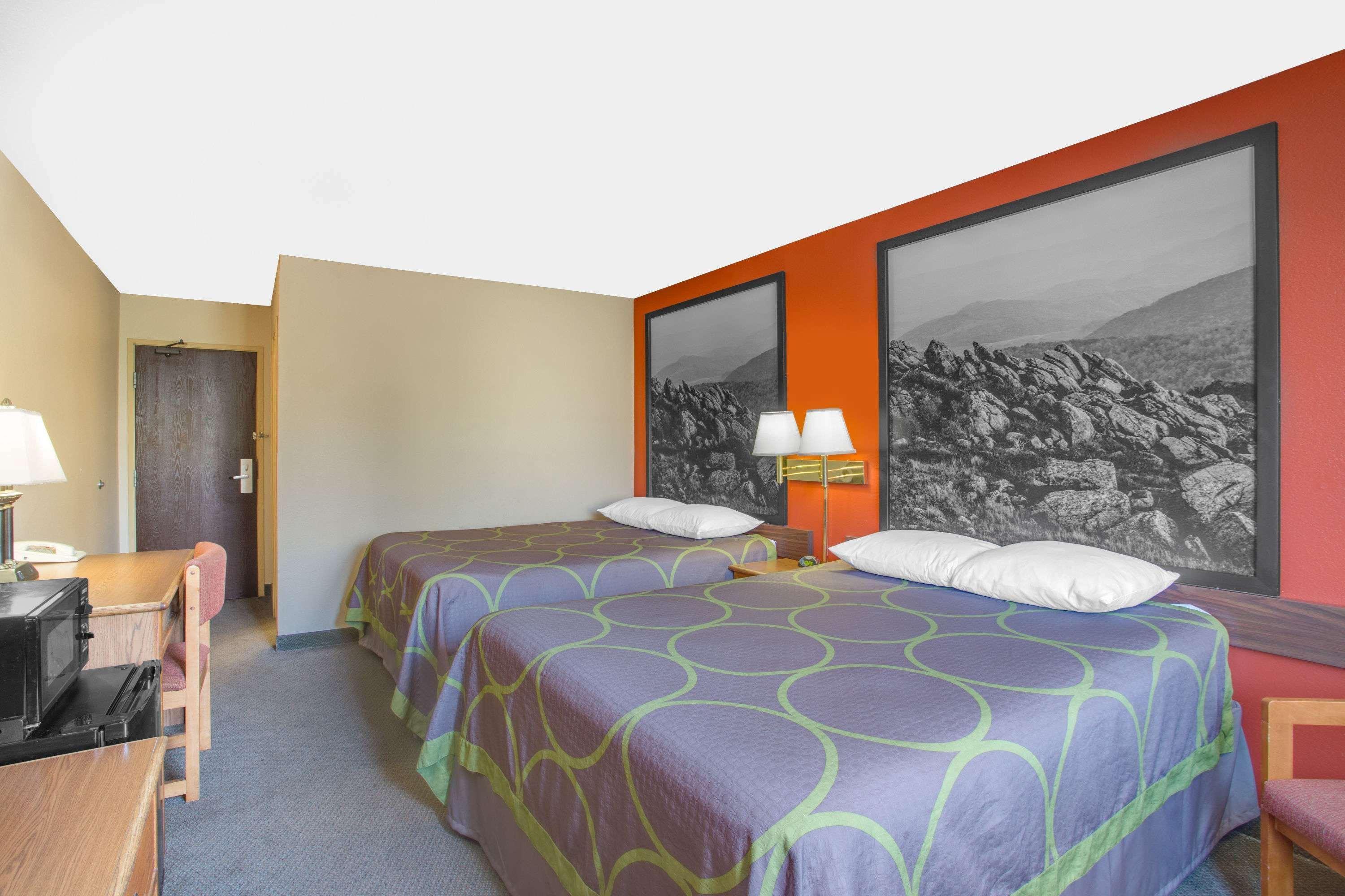 Super 8 By Wyndham Christiansburg/Blacksburg Area Exterior photo