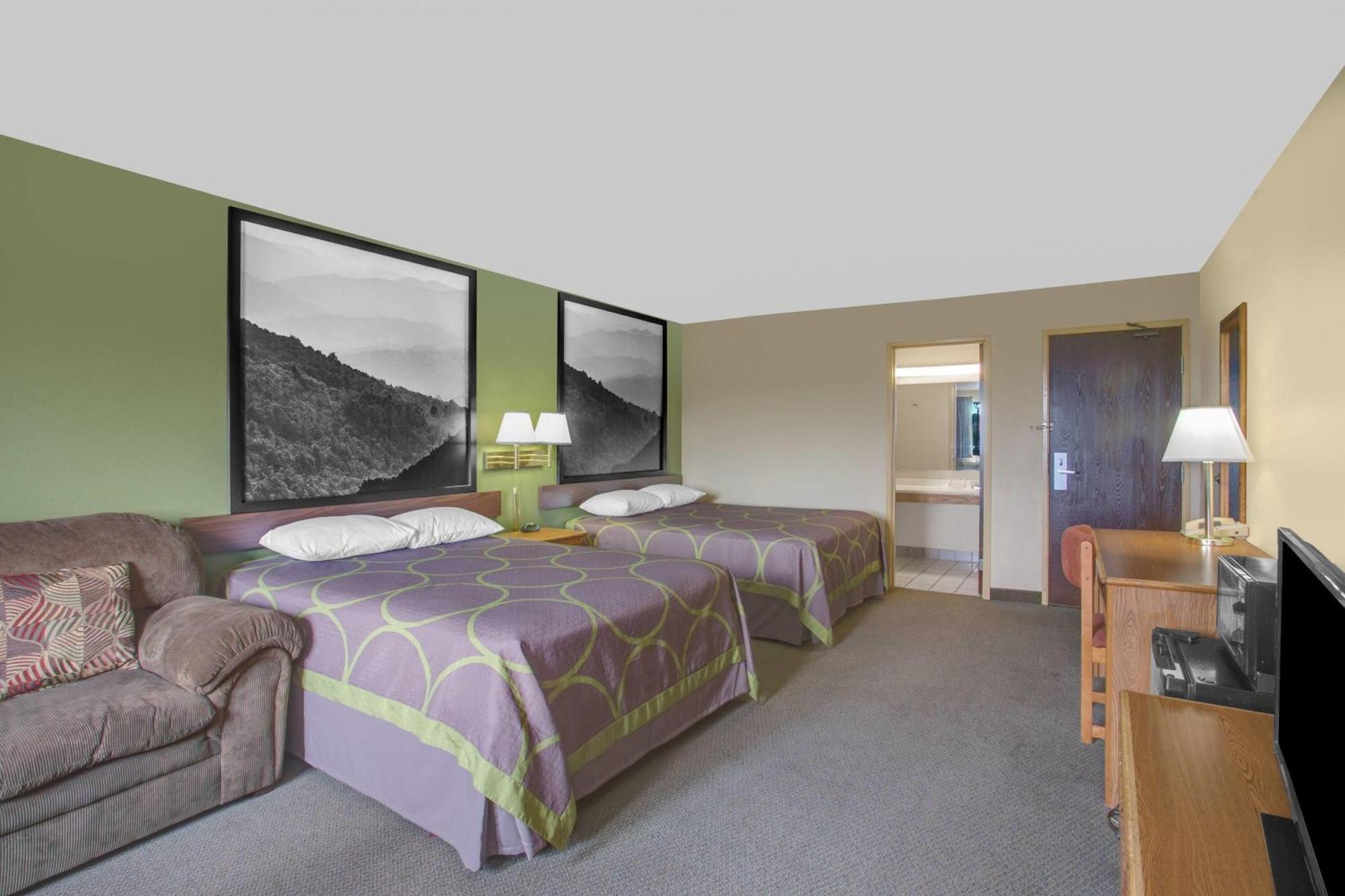 Super 8 By Wyndham Christiansburg/Blacksburg Area Exterior photo